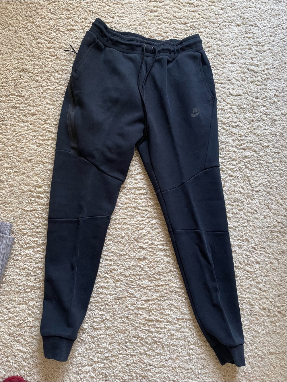 Nike Black Men’s Tapered Jogger Sweatpants